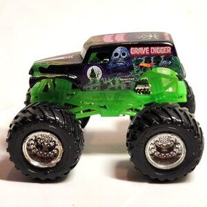 Hot Wheels Grave Digger 1:64 Monster Truck With Mud Tires Die-Cast Monster Jam